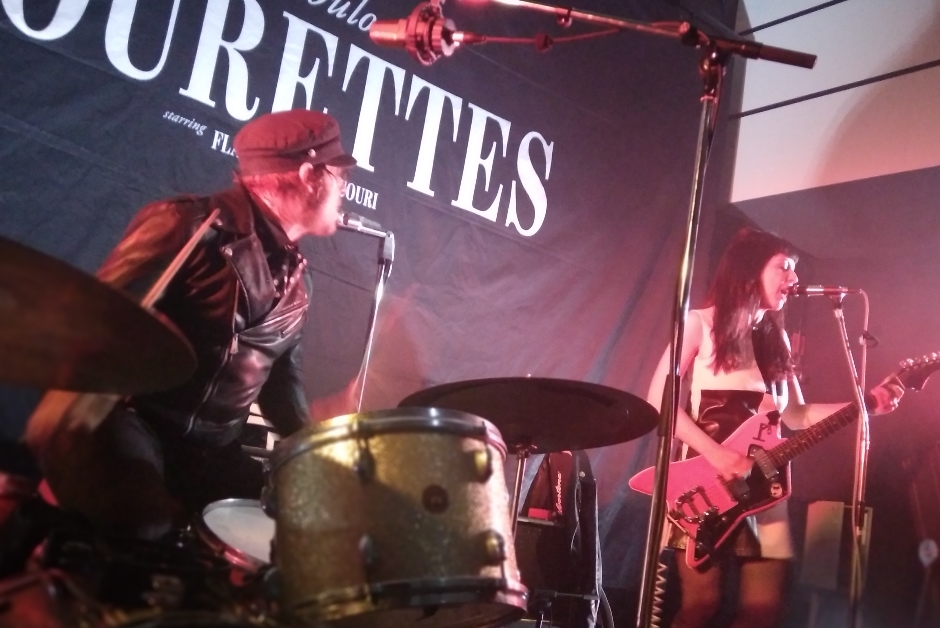 THECOURETTES004